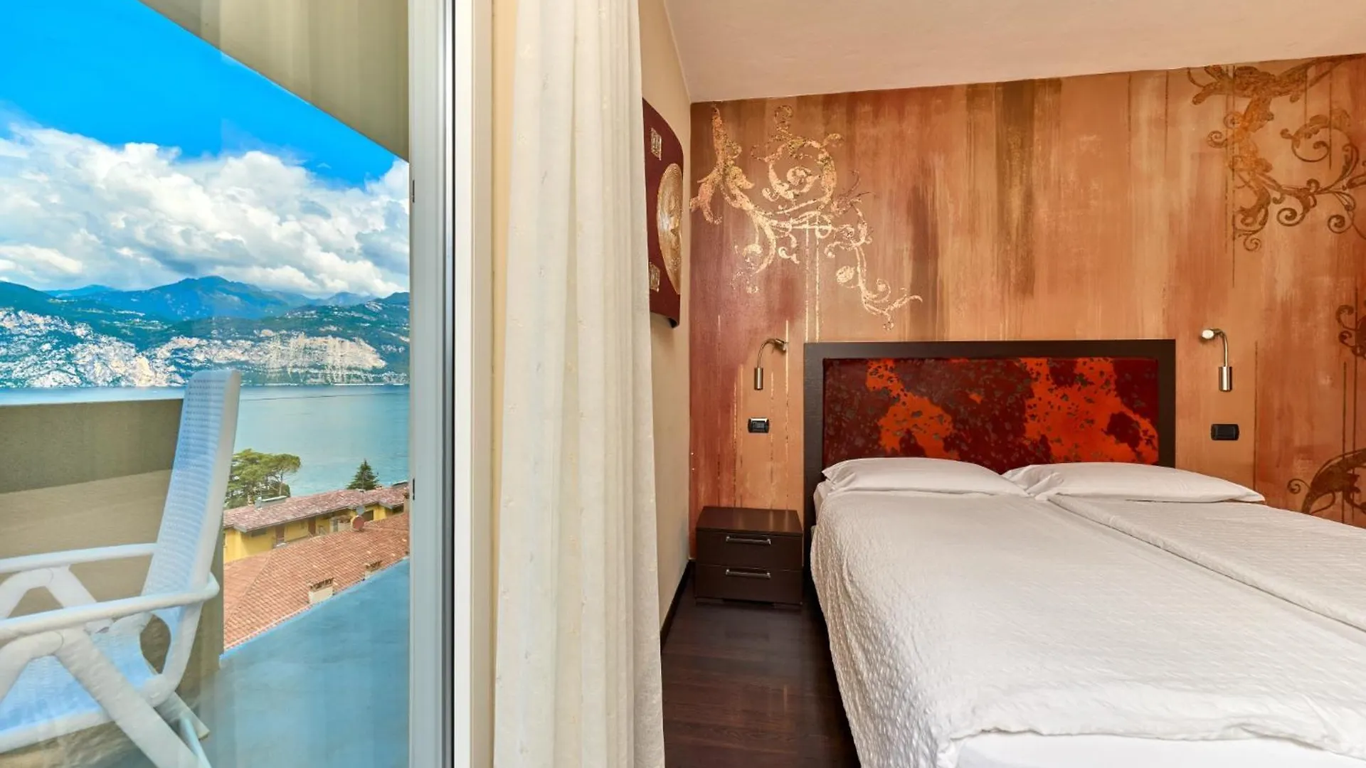 Hotel Villa Smeralda Μαλτσεζίνε 3*,