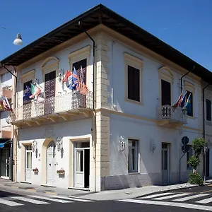 Hotel La Petite Maison Viareggio
