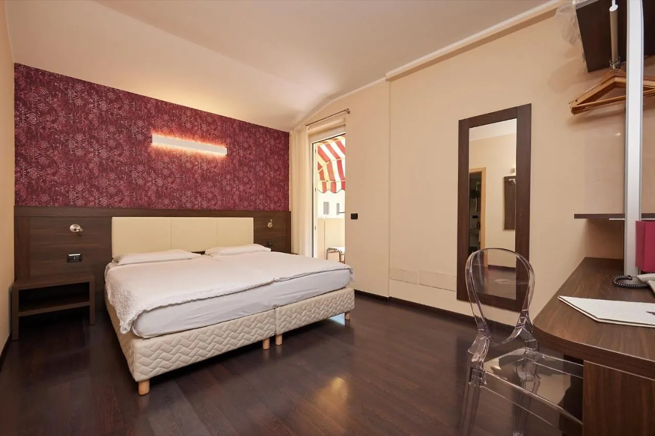 Hotel Villa Smeralda Malcesine 3*,  Italy