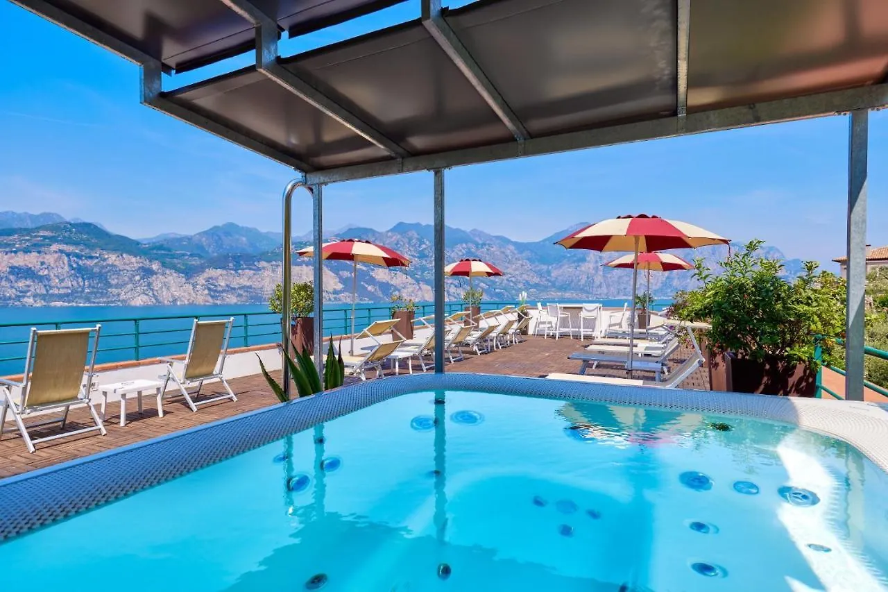 Hotel Villa Smeralda Malcesine 3*,