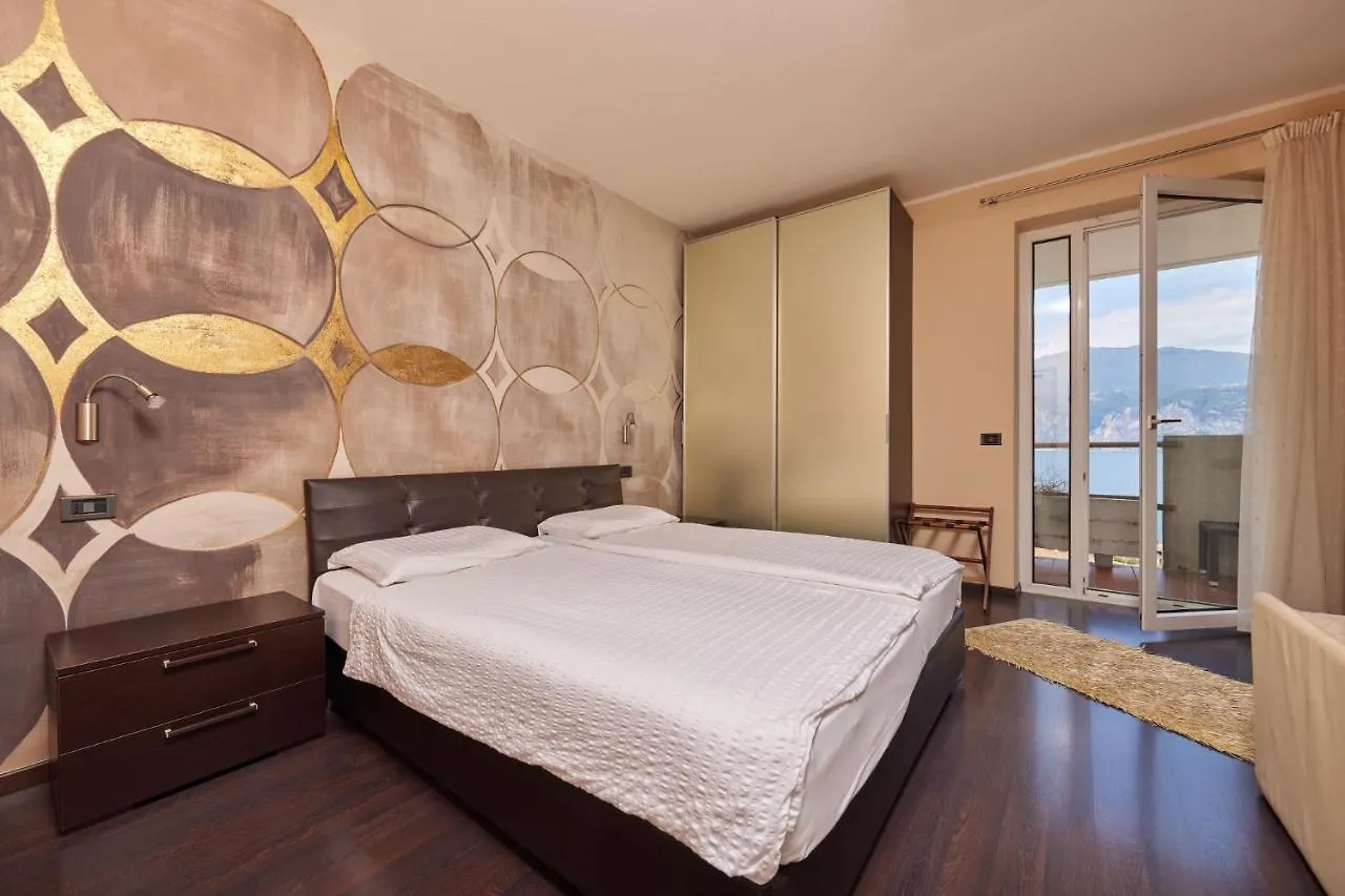 Hotel Villa Smeralda Malcesine 3*,  Italy