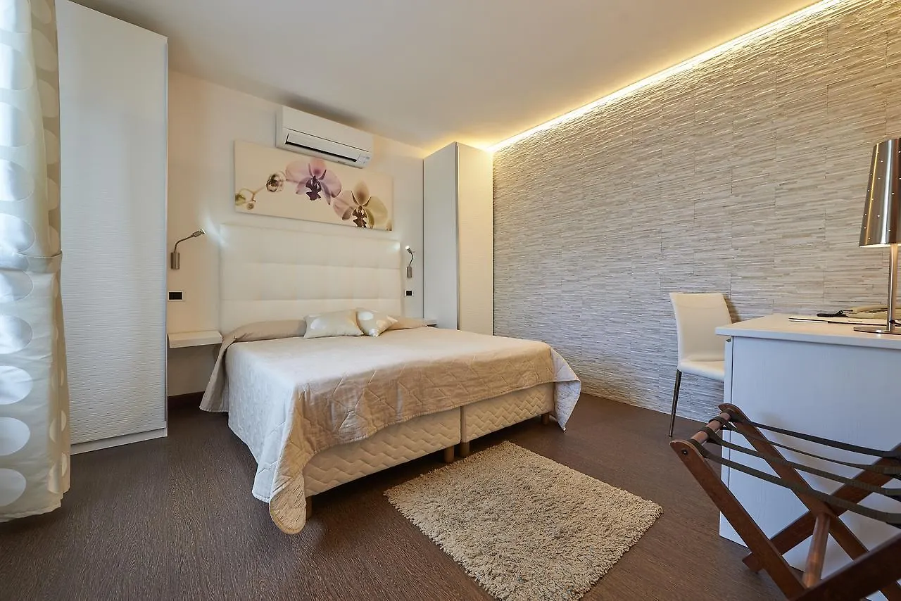 ***  Hotel Villa Smeralda Malcesine Italy
